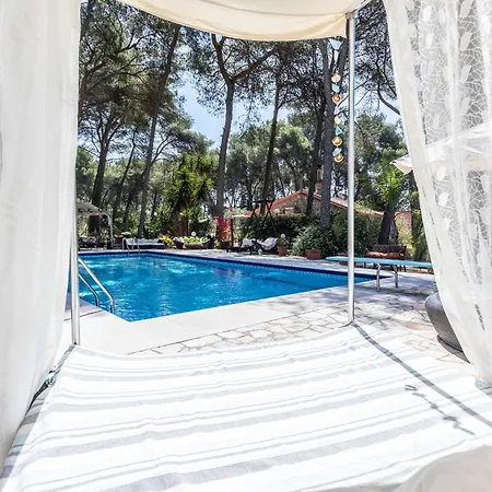 Sole With Pool And Sauna Villa *