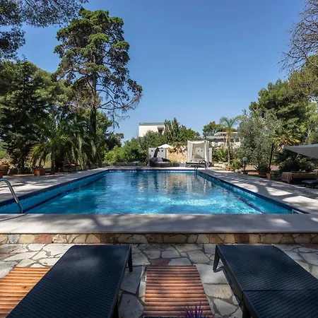 Sole With Pool And Sauna Villa