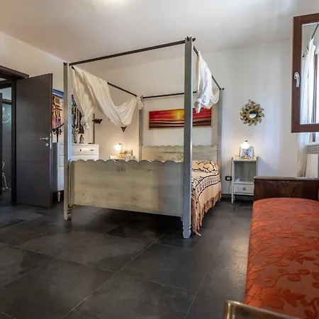 Sole With Pool And Sauna Villa *